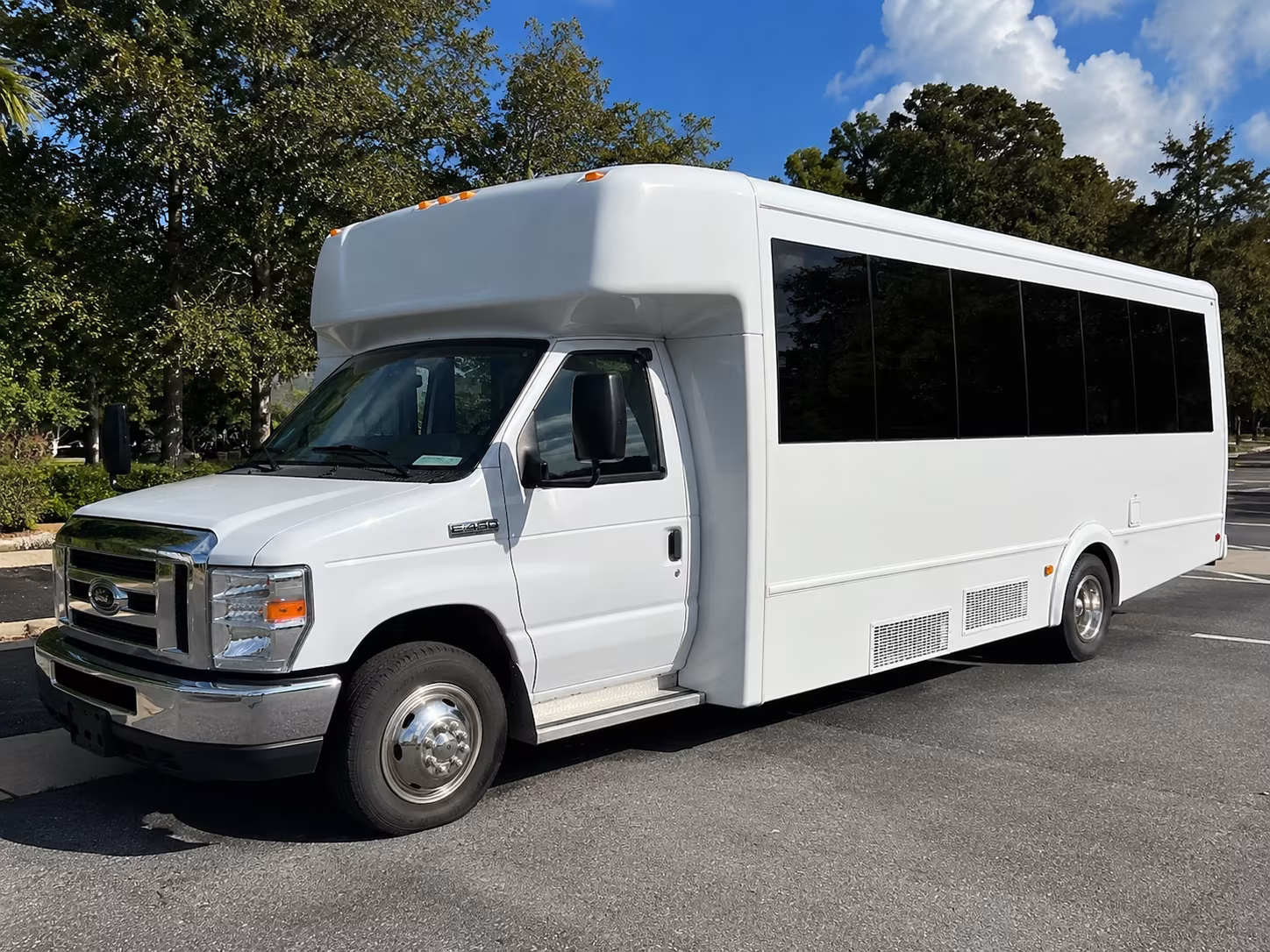 Kansas City Birthday, Sweet 16, & Quinceañera Transportation party bus exterior