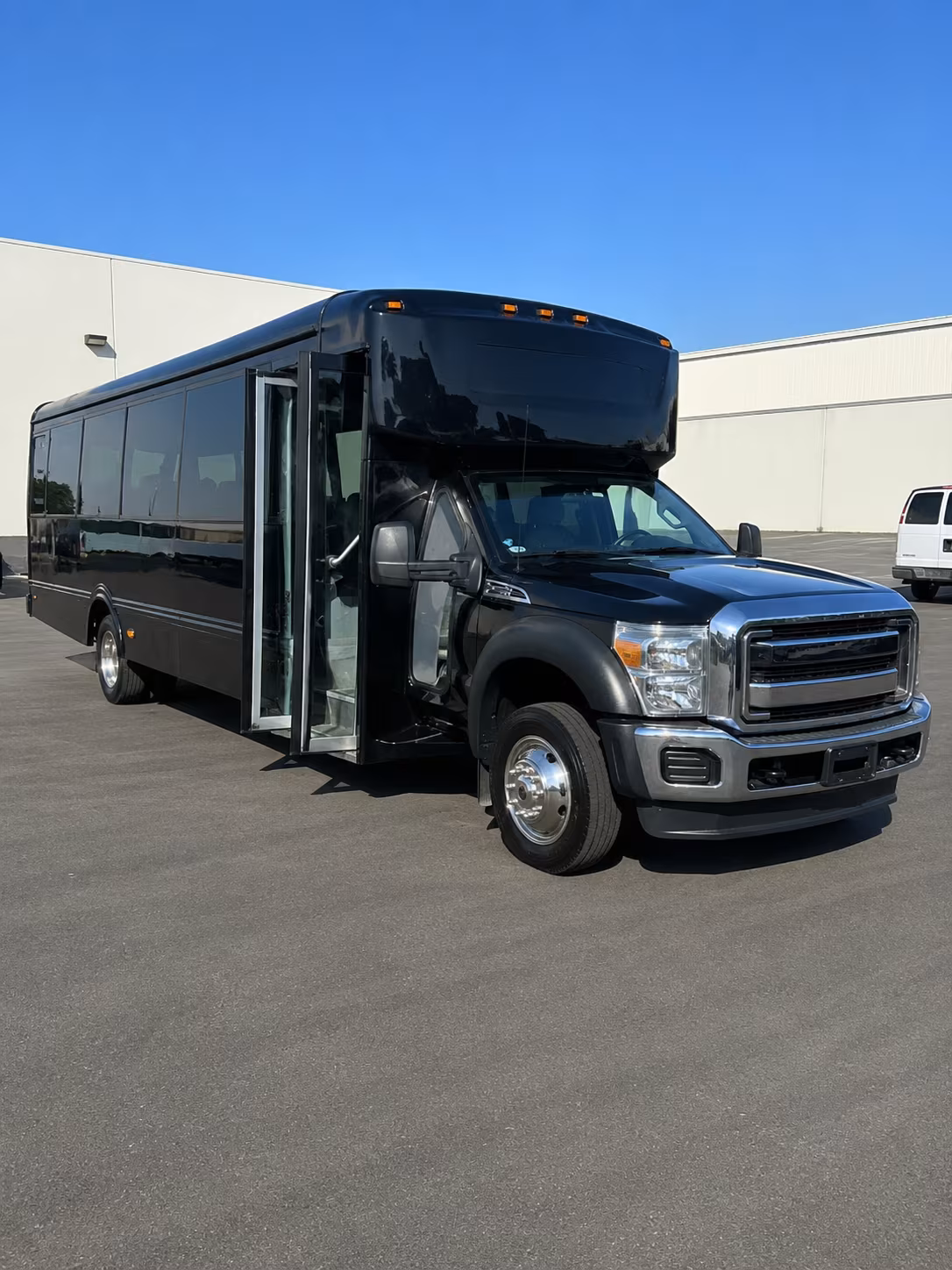 Overland Park Winery Tour & Pub Crawl Transportation